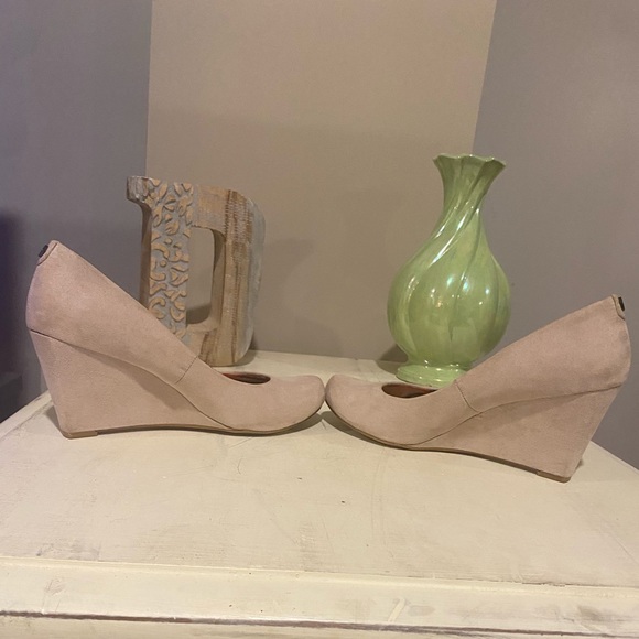 K Studio Cream/Beige Suede Wedge Shoes - Picture 5 of 8